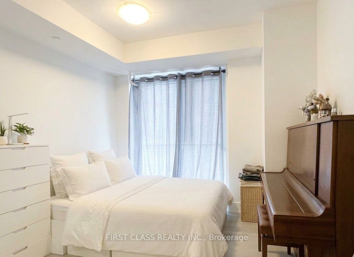 200 Bloor Street W 1405