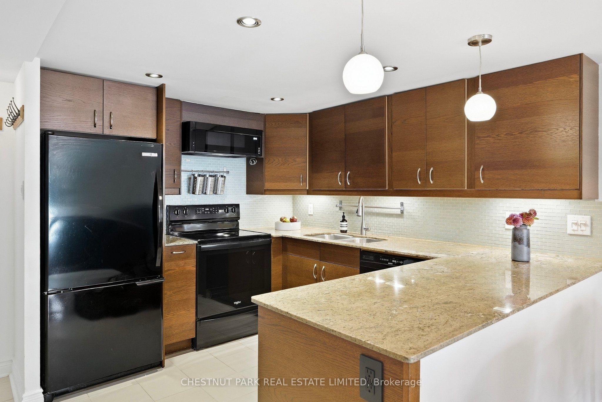 65 Scadding Avenue 211