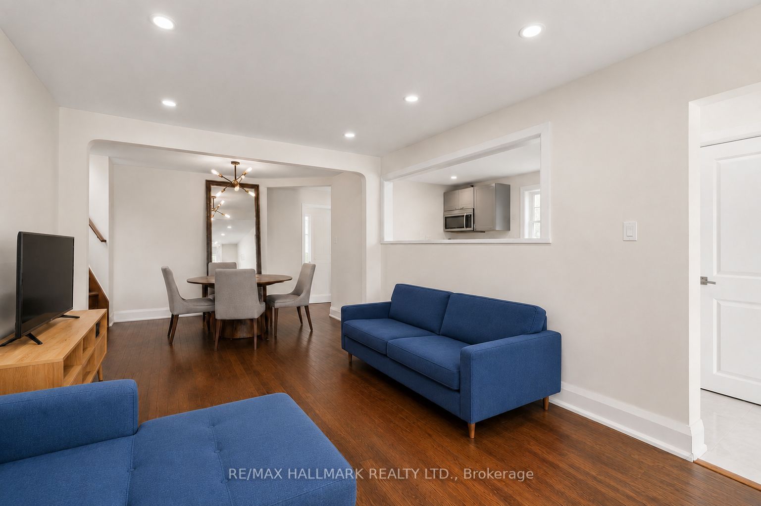 8 Davies Crescent