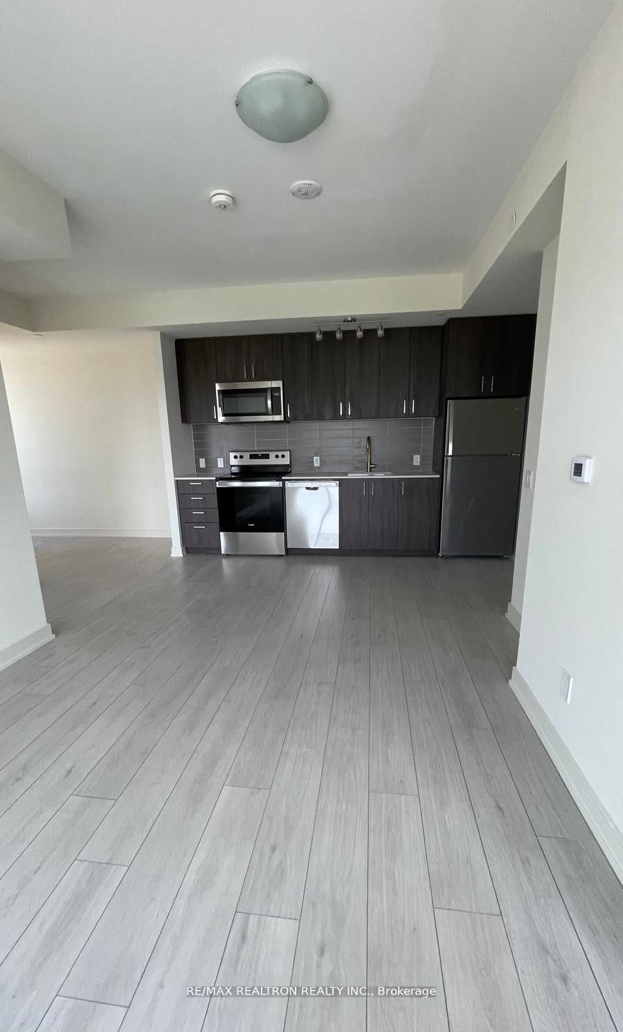 8010 Derry Road E 807