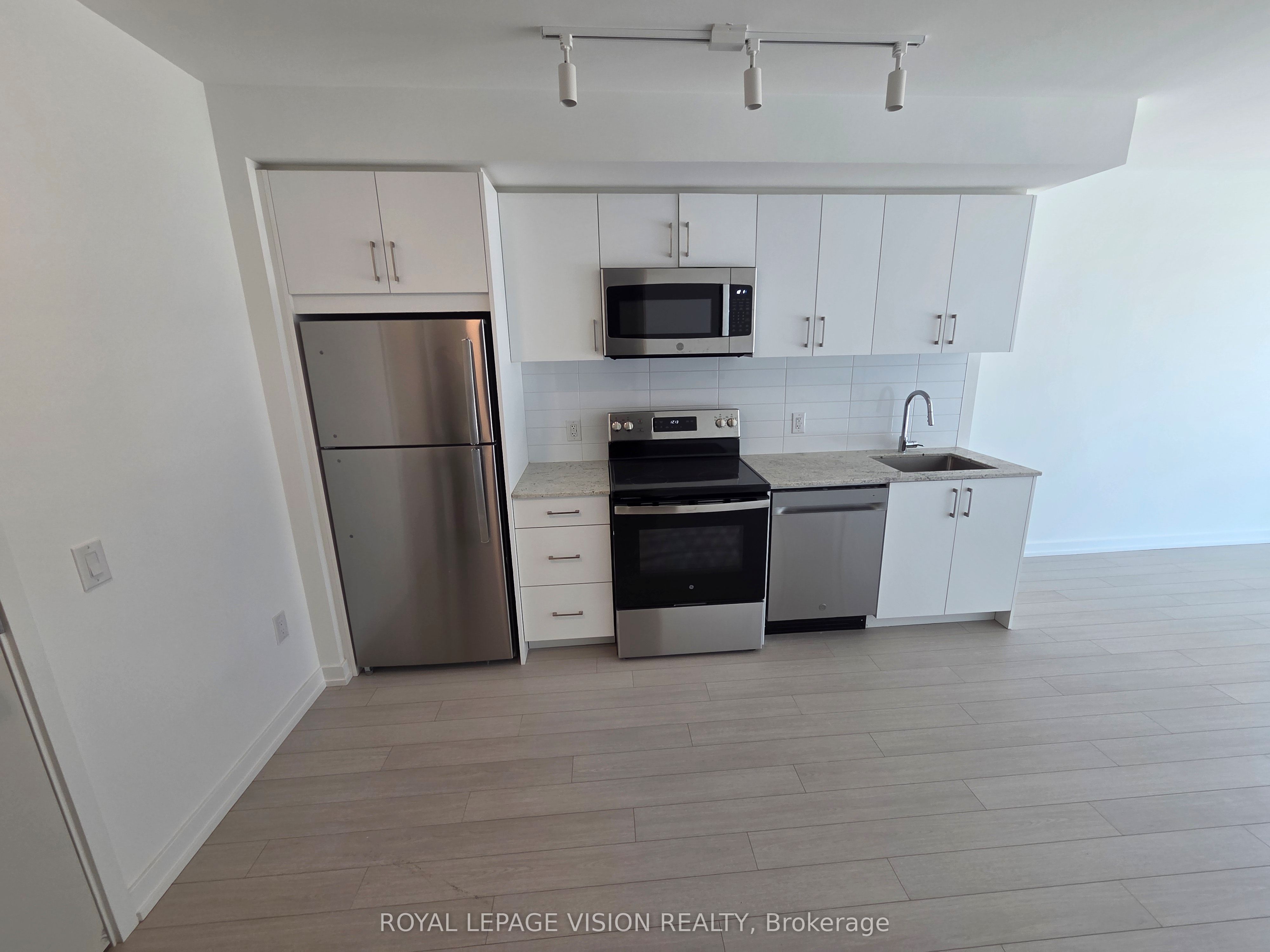 4010 Eglinton Avenue W 1116