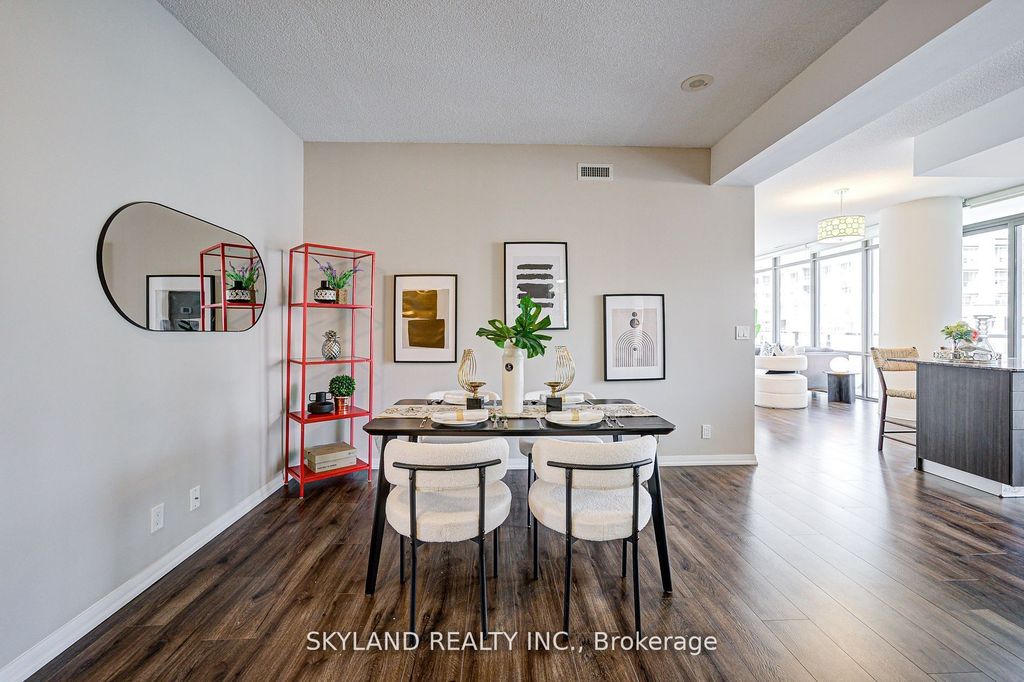 Photo of 832 Bay Street #805, Toronto, ON M5S 1Z6 (MLS # C12526682)