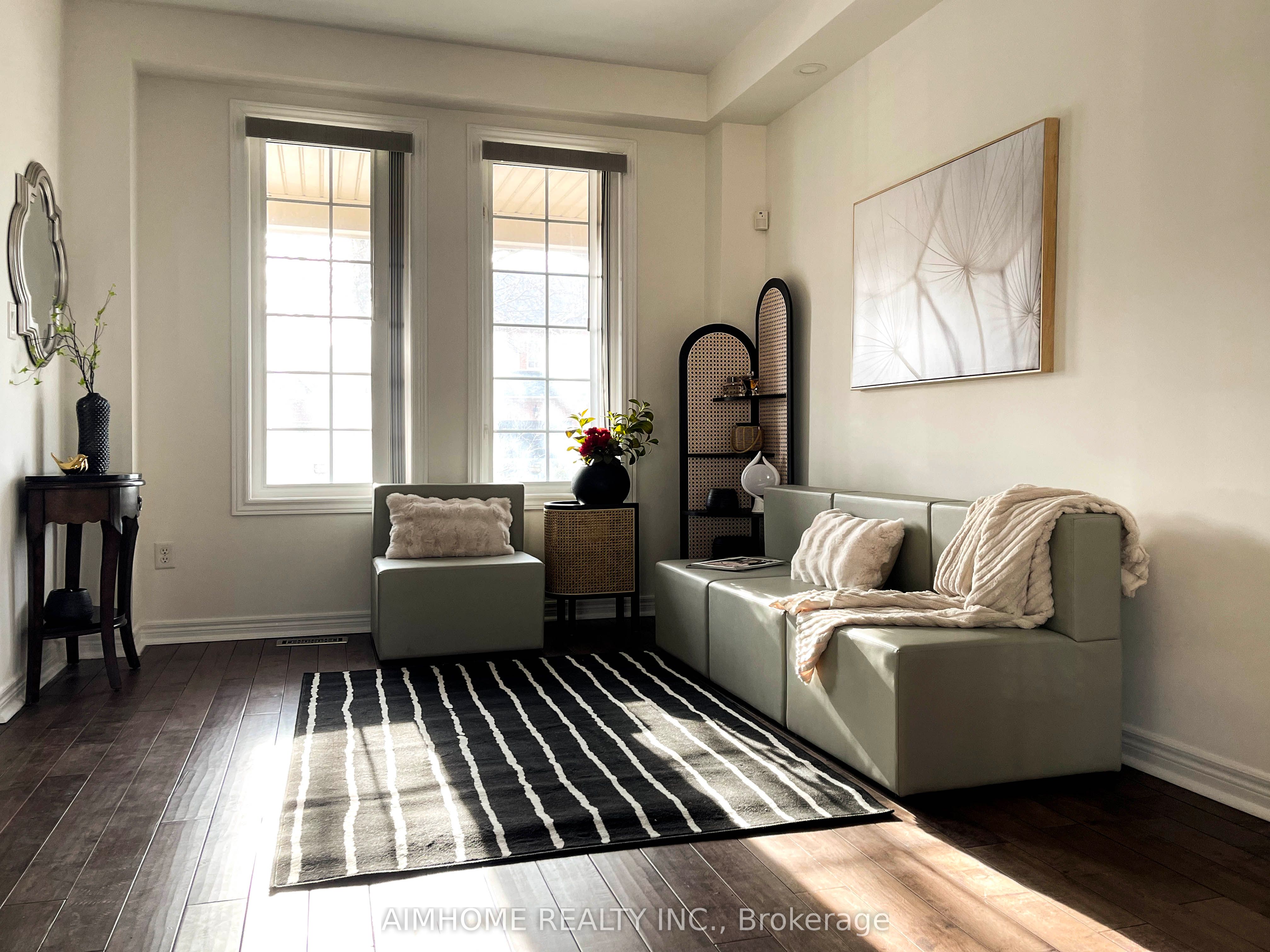 101 Grand Oak Drive E