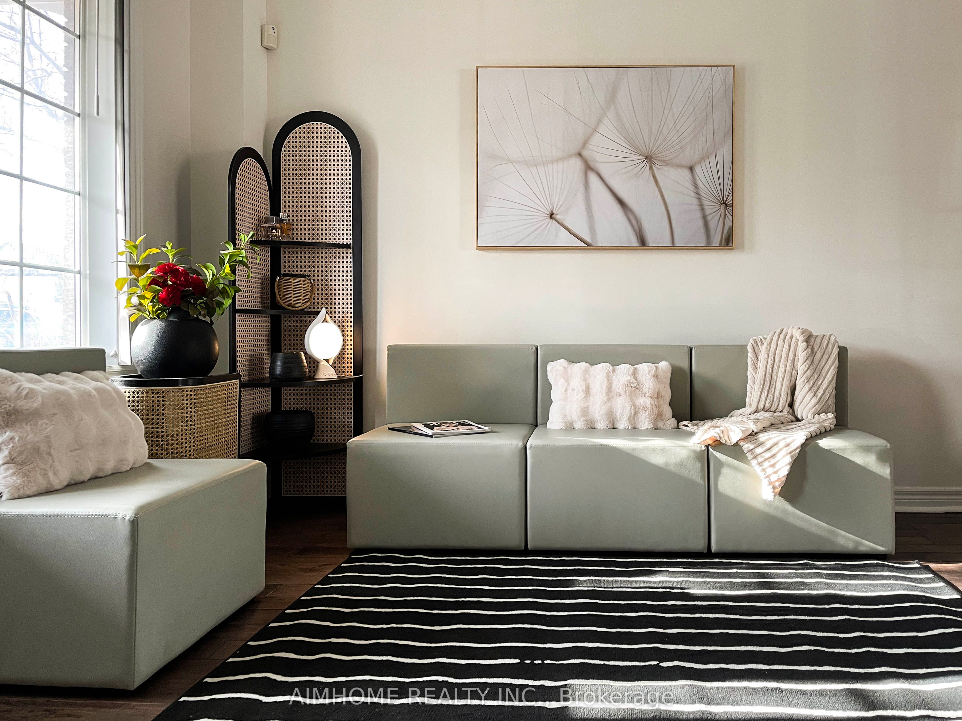 101 Grand Oak Drive E