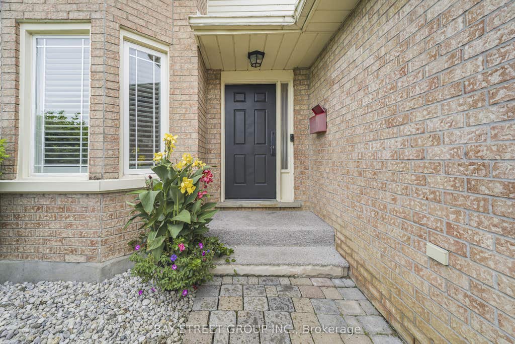 Photo of 11 Coleman Court, Thorold, ON L2V 4W3 (MLS # X13669644)