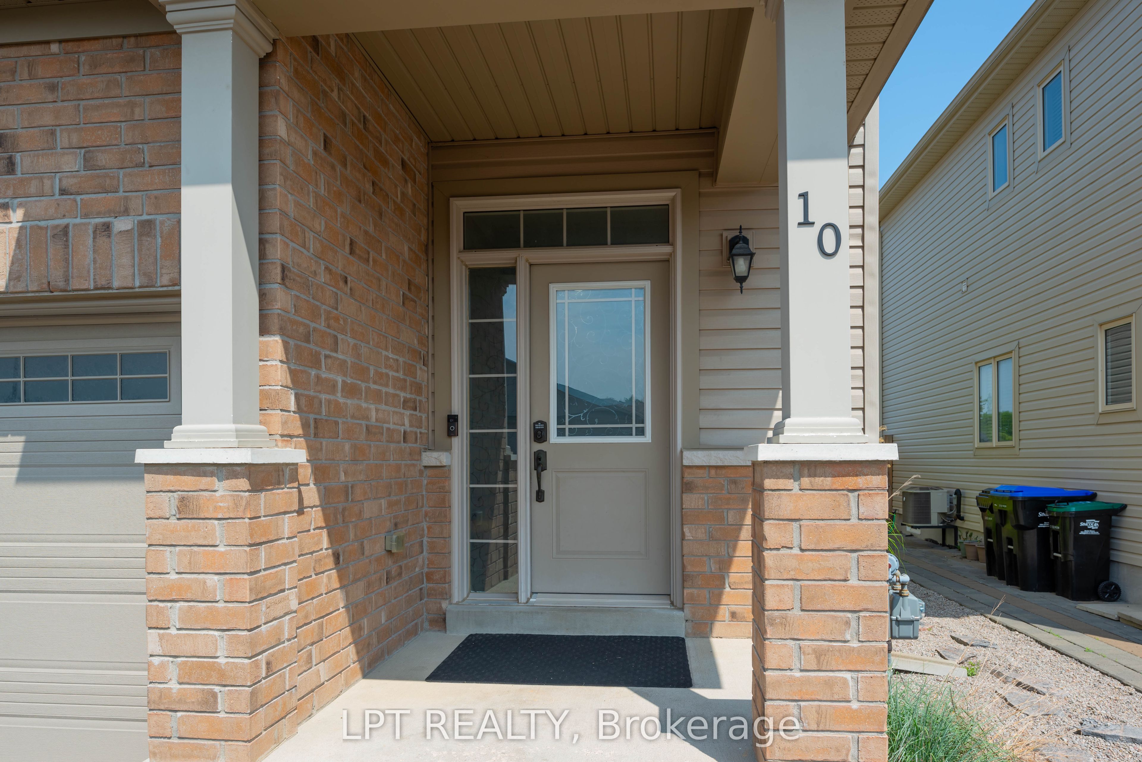 10 Mandley Street