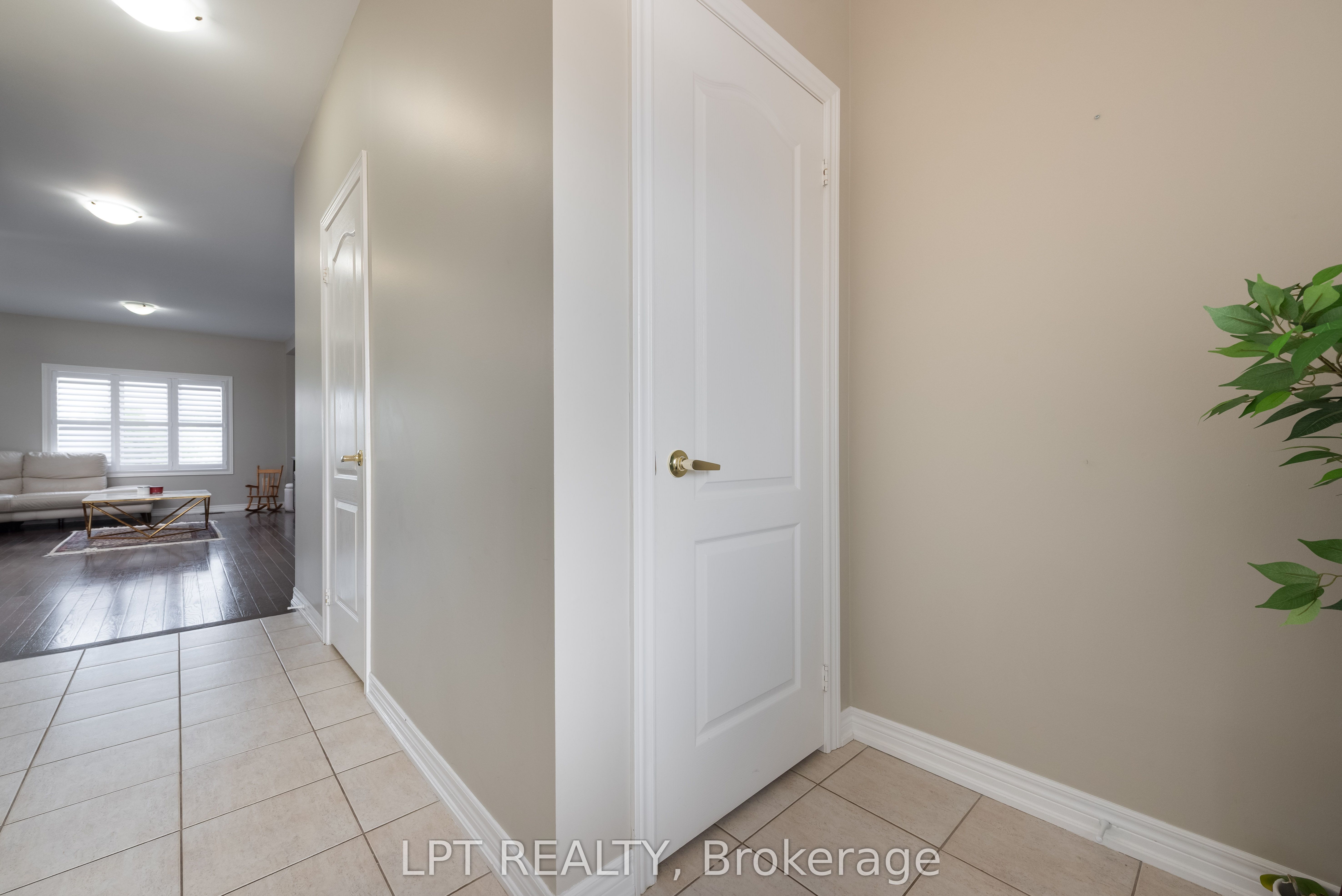 10 Mandley Street