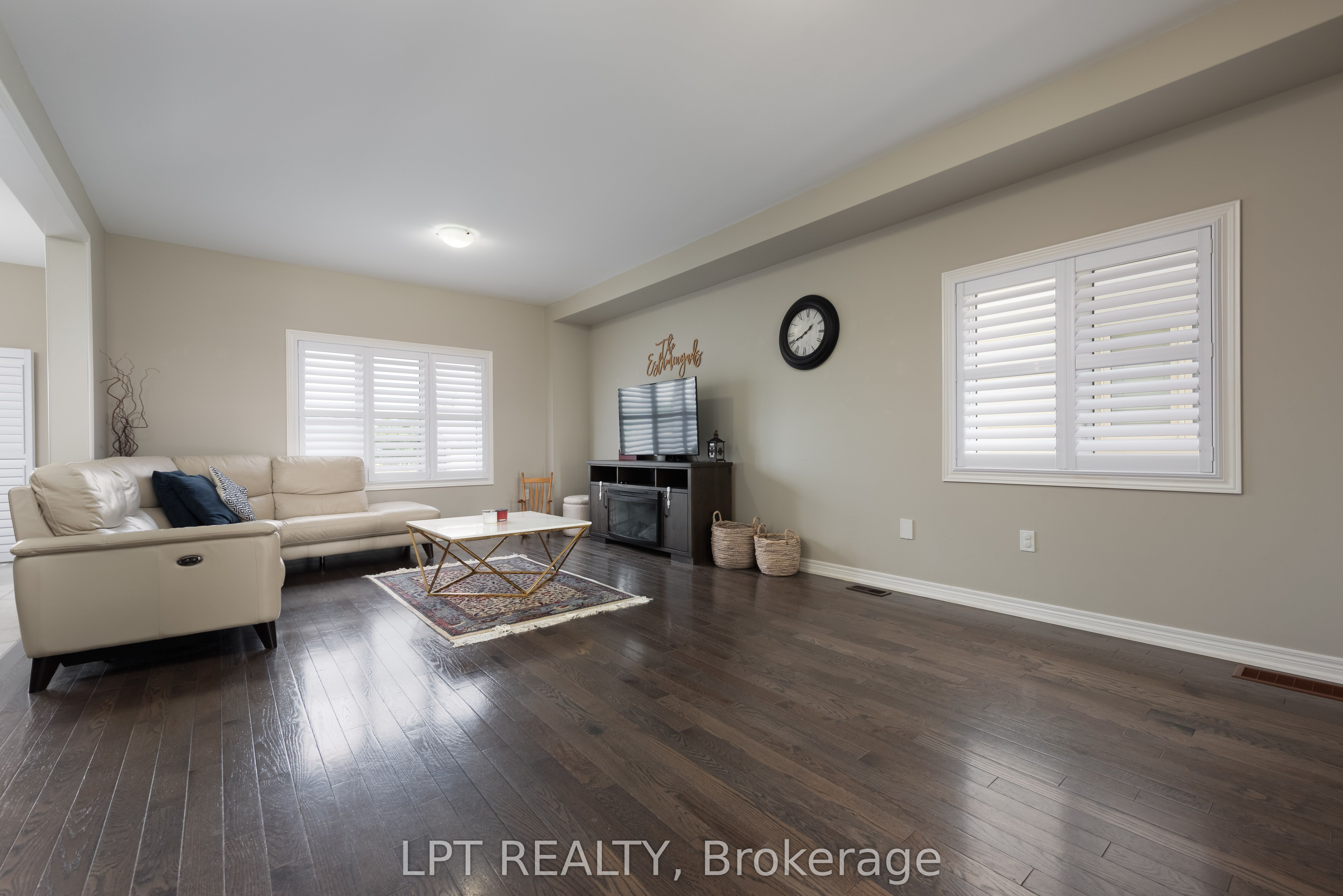 10 Mandley Street
