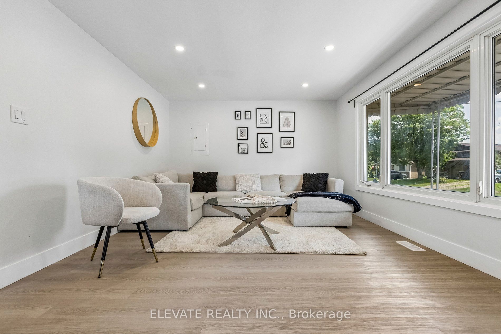 225 Broken Oak Crescent