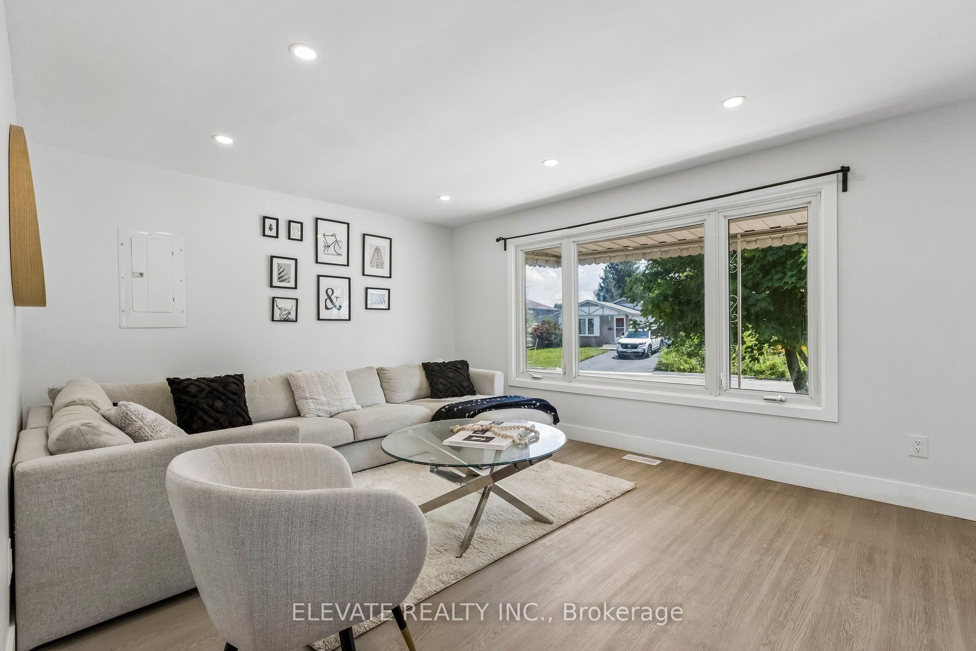 225 Broken Oak Crescent