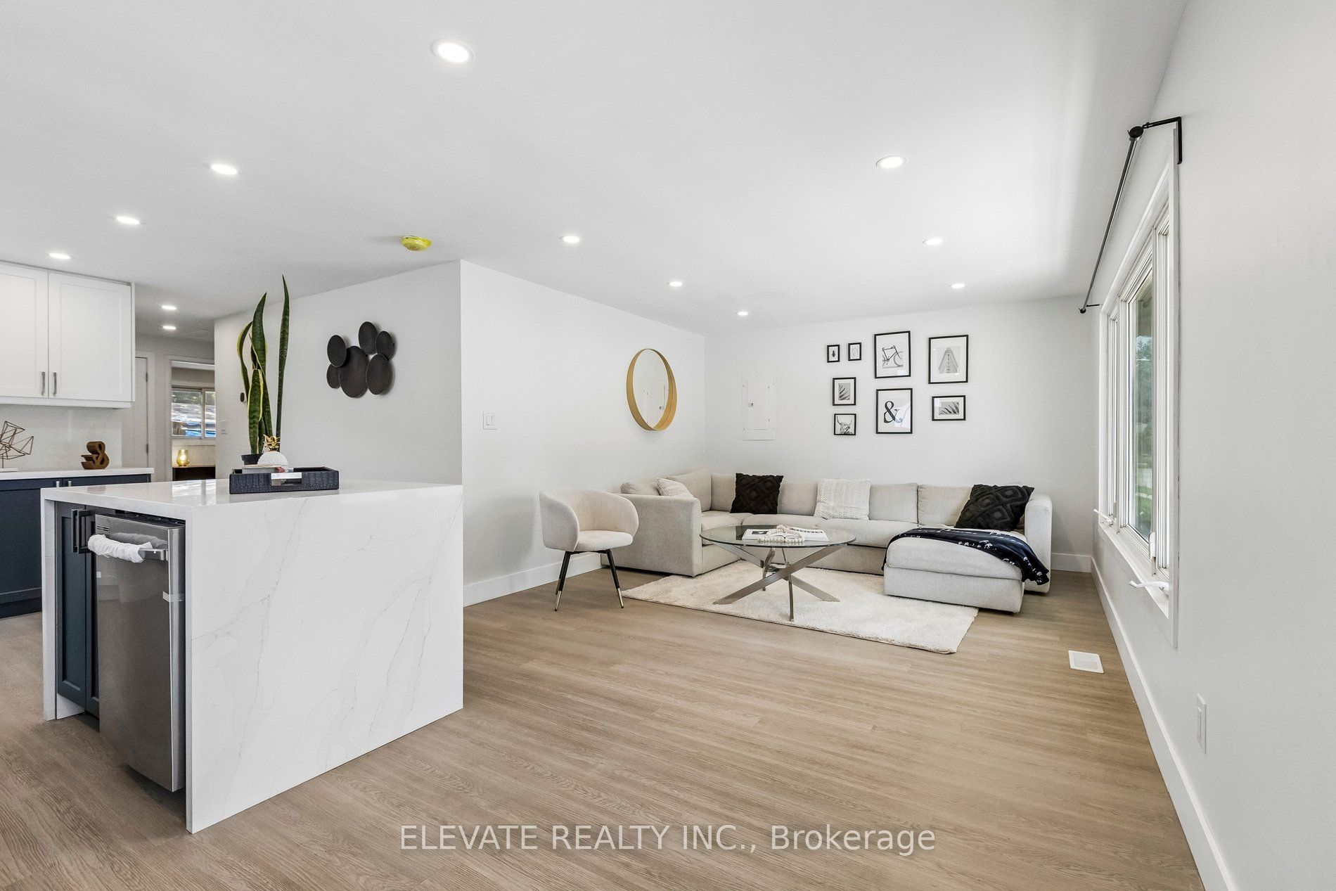 225 Broken Oak Crescent