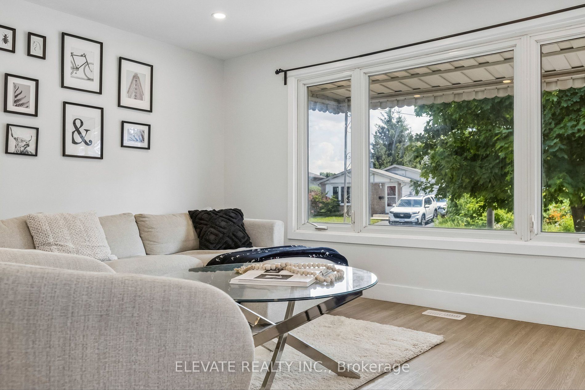 225 Broken Oak Crescent