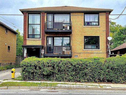 139 Royal York Road 3 Toronto ON M8V 2T9