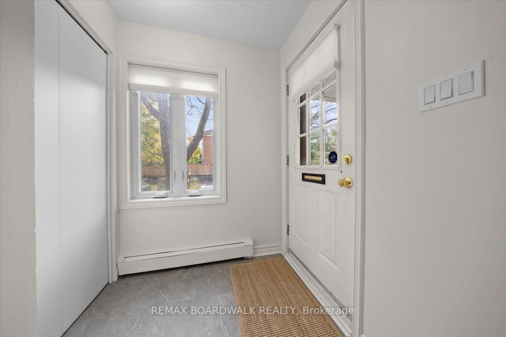 Photo of 31 Sheba Private, Manor Park - Cardinal Glen and Area, ON K1K 4K8 (MLS # X14029086)