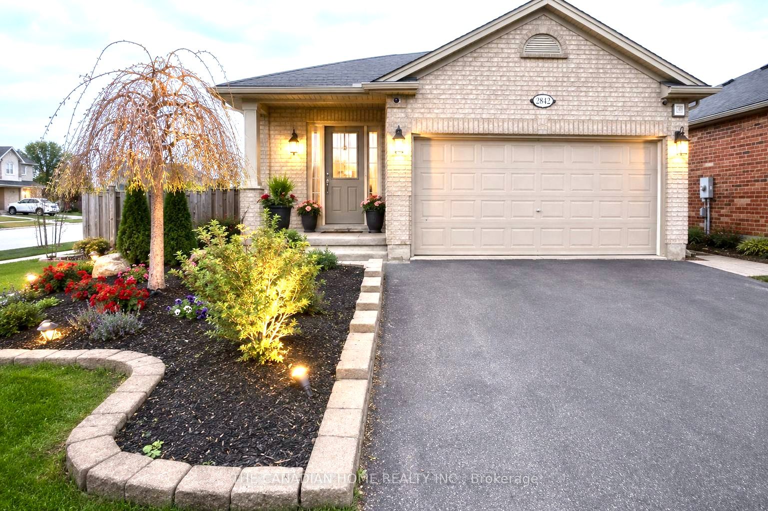 Photo 1 of 20 — 2842 MEADOWGATE Boulevard, London South, ON N6M 1L4
