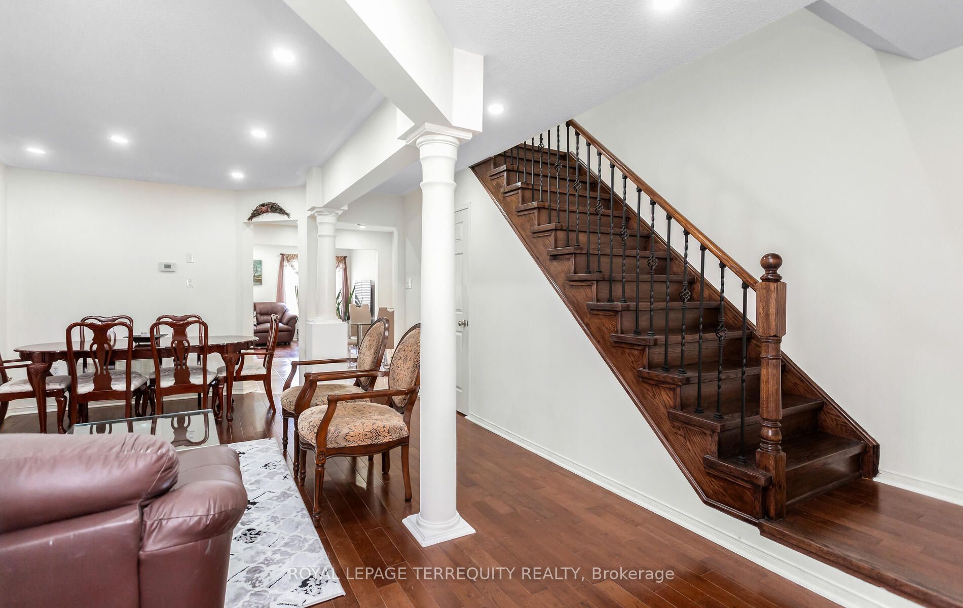 490 Orange Walk Crescent