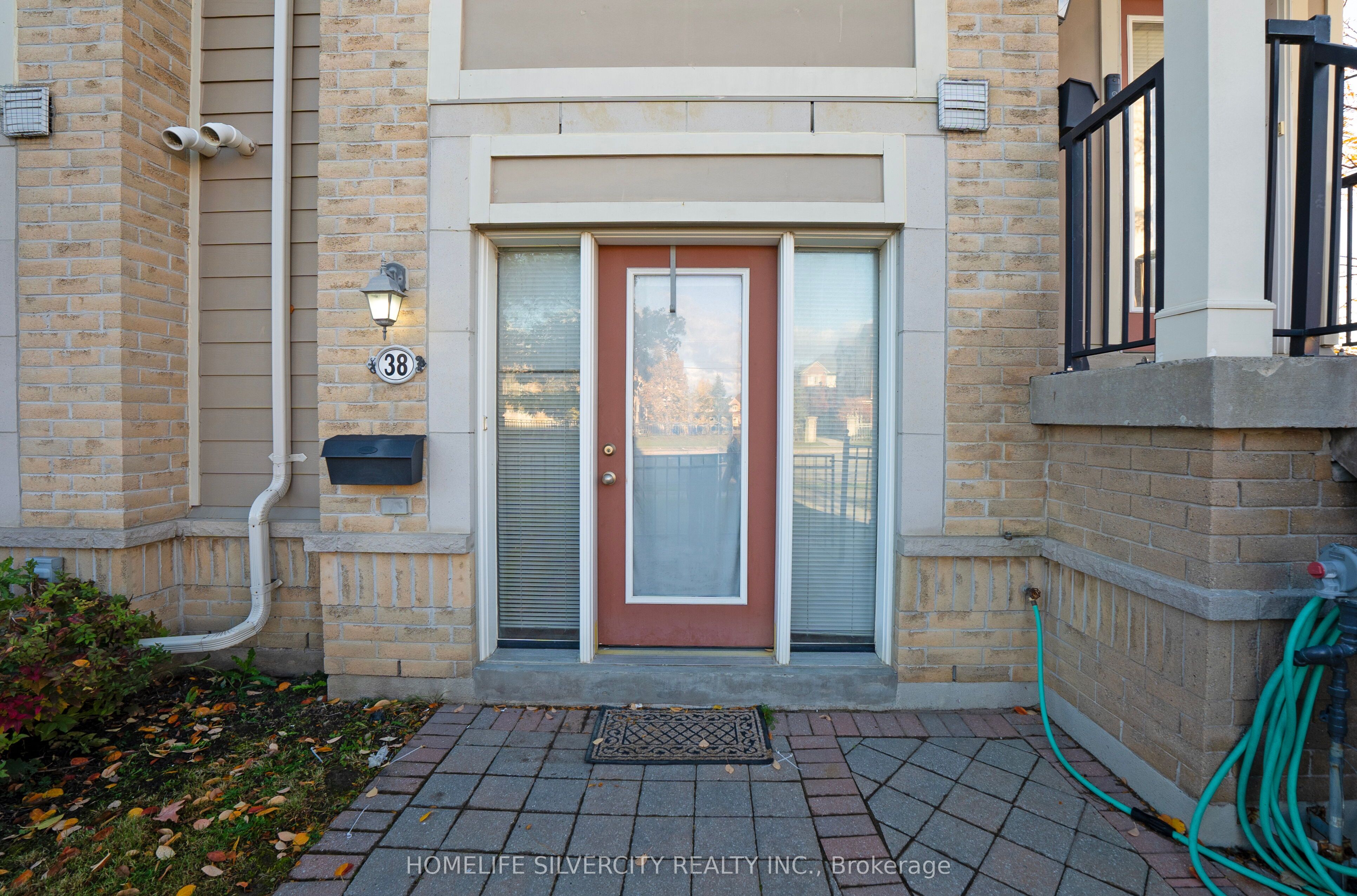 60 Fairwood Circle 38