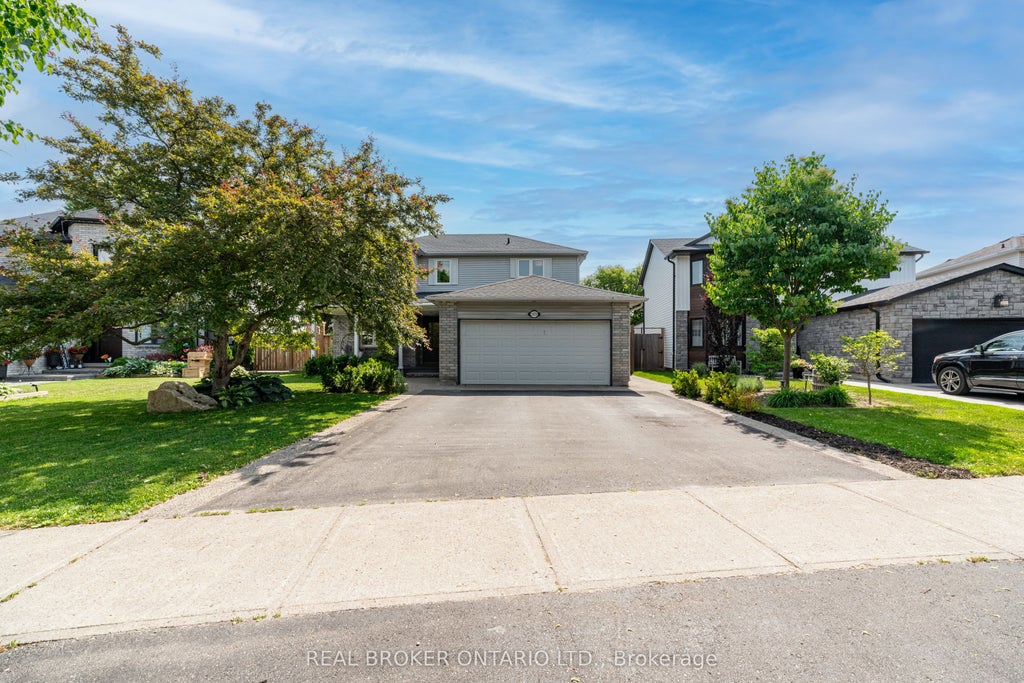 Photo of 1879 Ashwood Avenue, Innisfil, ON L9S 1W1 (MLS # N13802856)