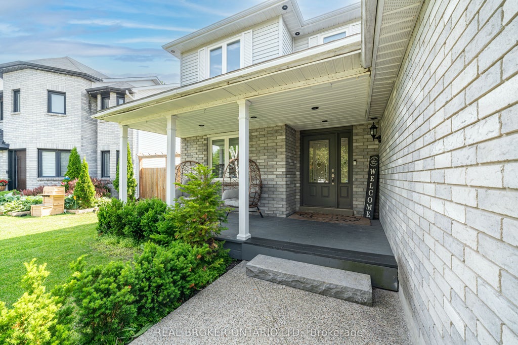 Photo of 1879 Ashwood Avenue, Innisfil, ON L9S 1W1 (MLS # N13802856)