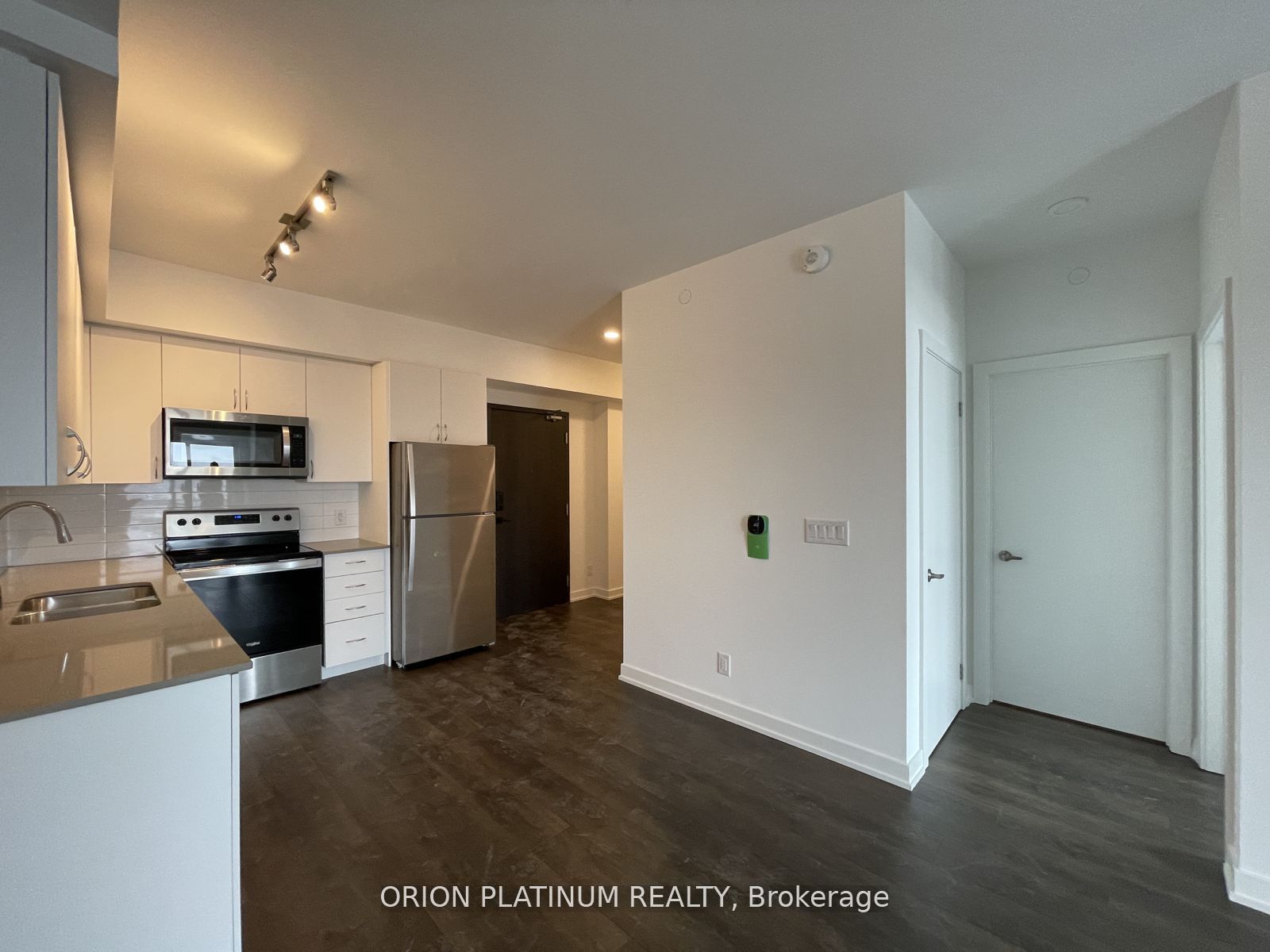 56 Lakeside Terrace 604