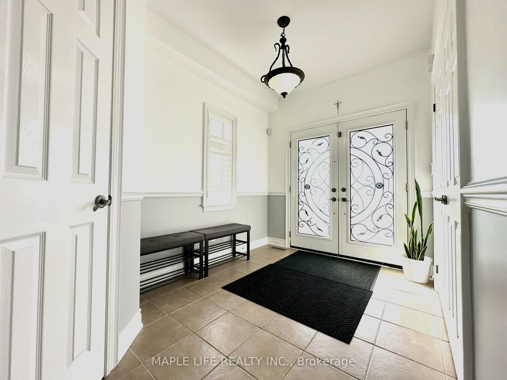 Photo of 194 Twin Hills Crescent, Vaughan, ON L4H 0H2 (MLS # N13108202)