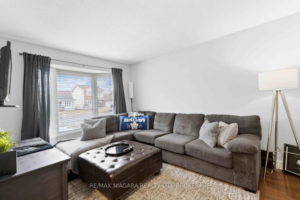 Photo of 41 Eastwood Drive, Welland, ON L3C 6W1 (MLS # X12858242)