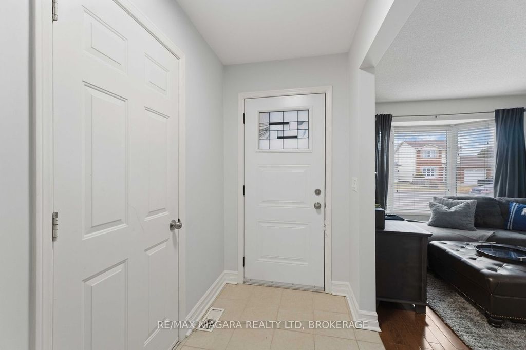 Photo of 41 Eastwood Drive, Welland, ON L3C 6W1 (MLS # X12858242)