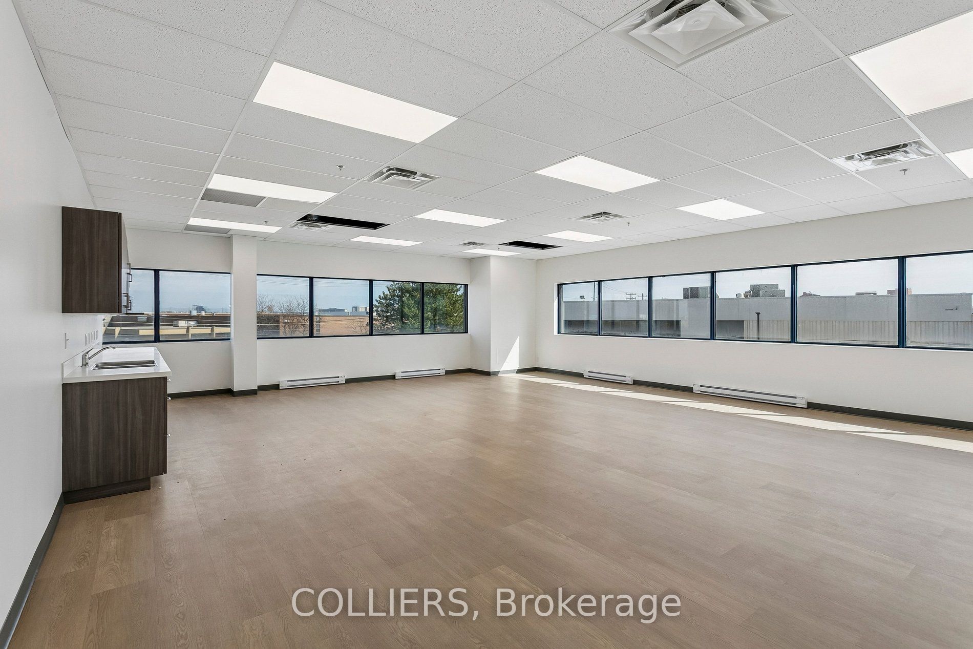 400 Carlingview Drive