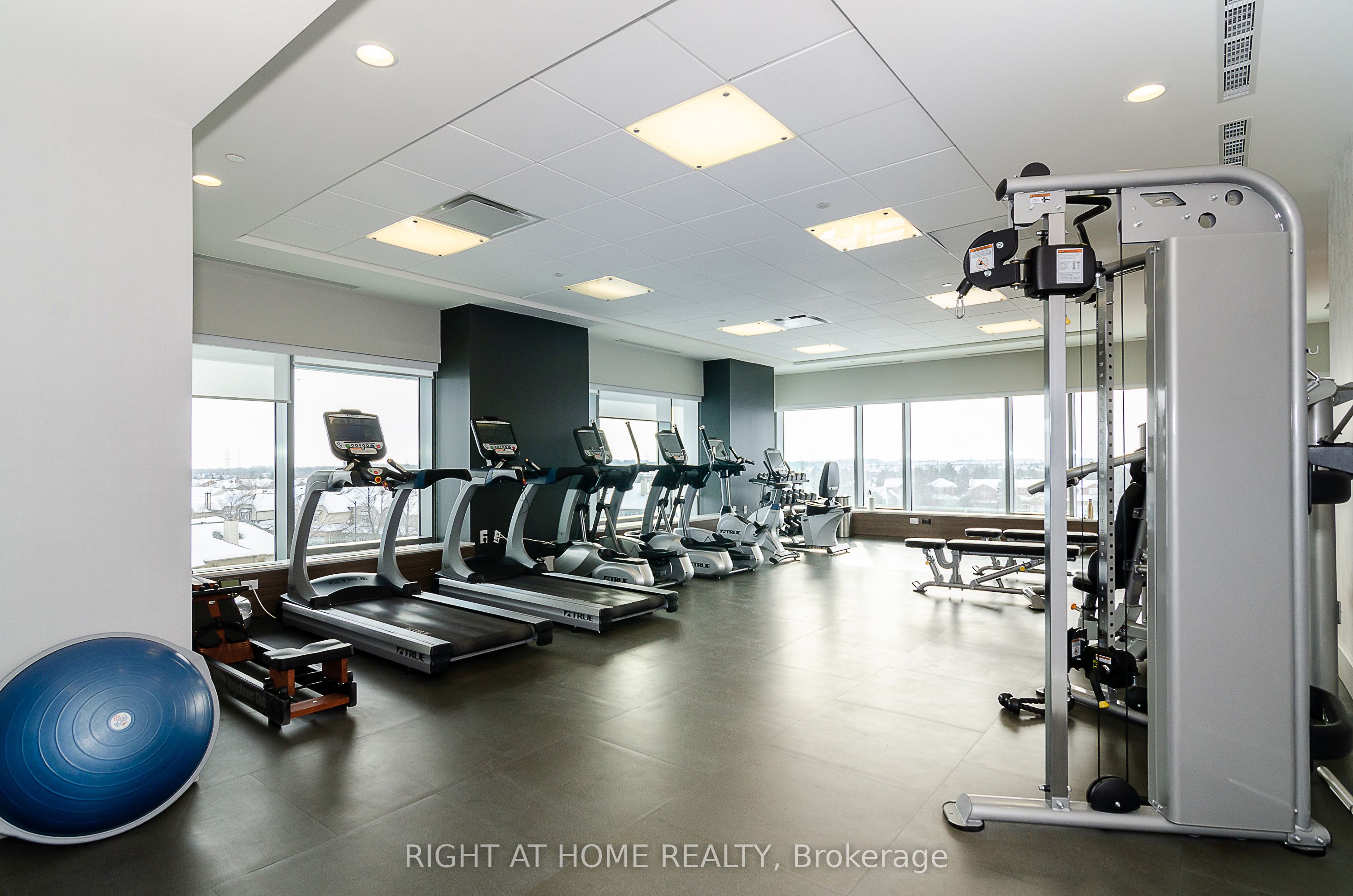 2560 Eglinton Avenue W 702