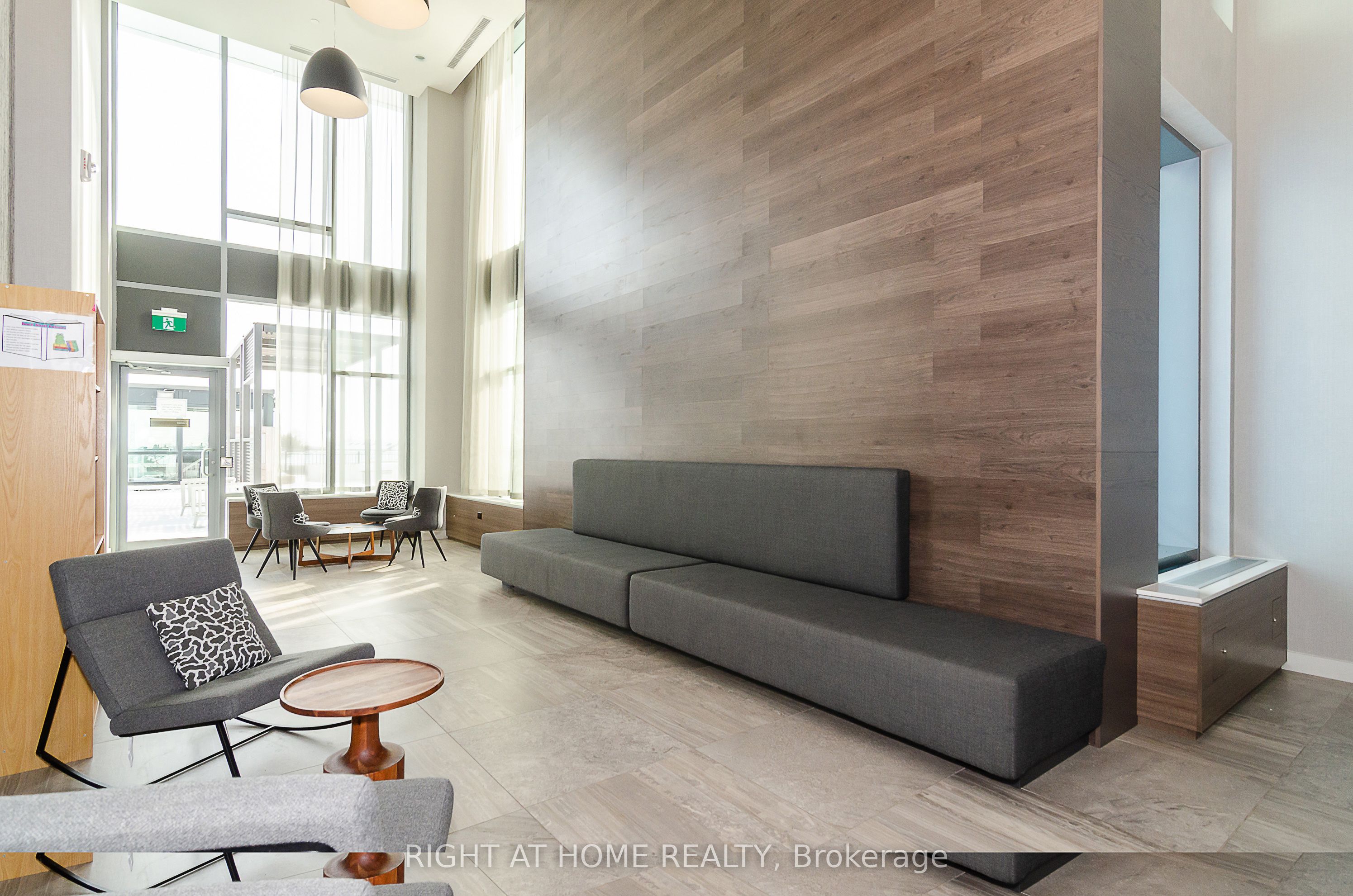 2560 Eglinton Avenue W 702