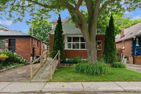 Photo of 102 Kalmar Avenue N, Toronto, ON M1N 3G4 (MLS # E12569040)
