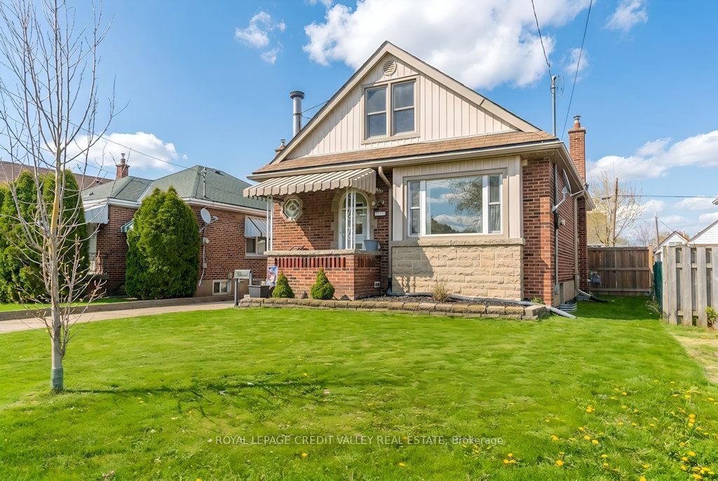 Photo of 117 Glencarry Avenue, Hamilton, ON L8K 3R5 (MLS # X13078876)
