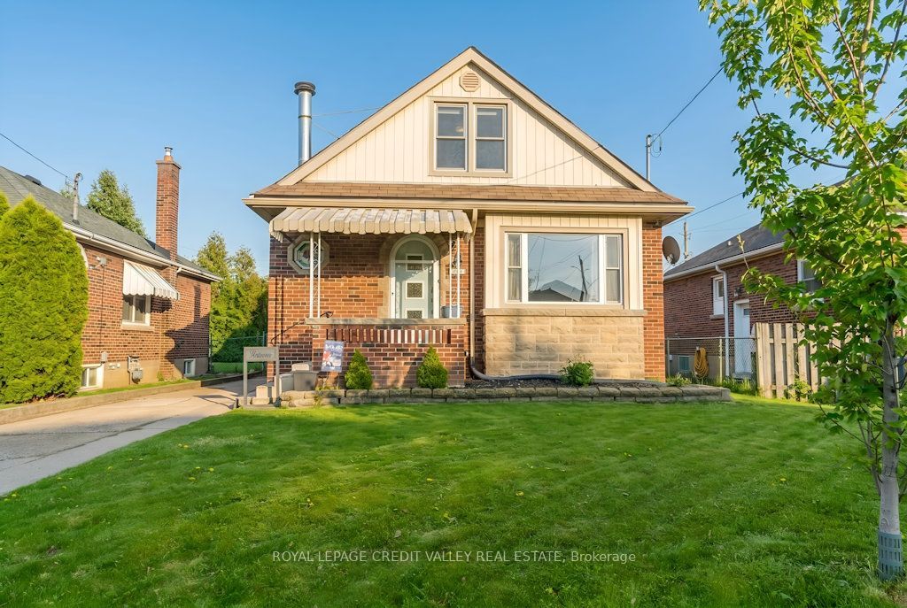 Photo of 117 Glencarry Avenue, Hamilton, ON L8K 3R5 (MLS # X13078876)