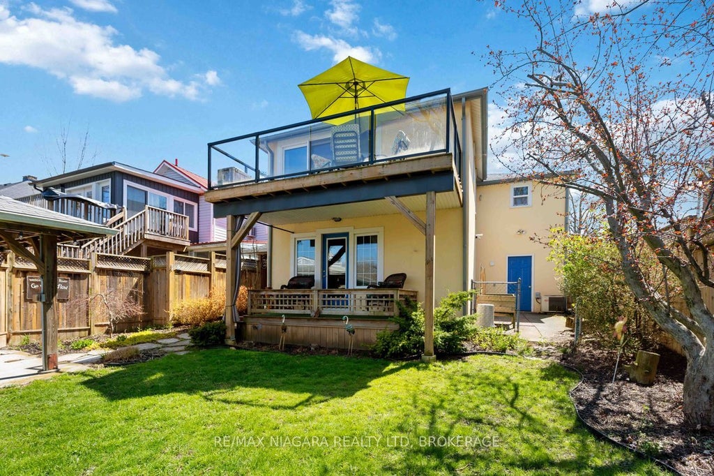 Photo of 70 RIVERSIDE Drive, Welland, ON L3C 5E2 (MLS # X13689316)