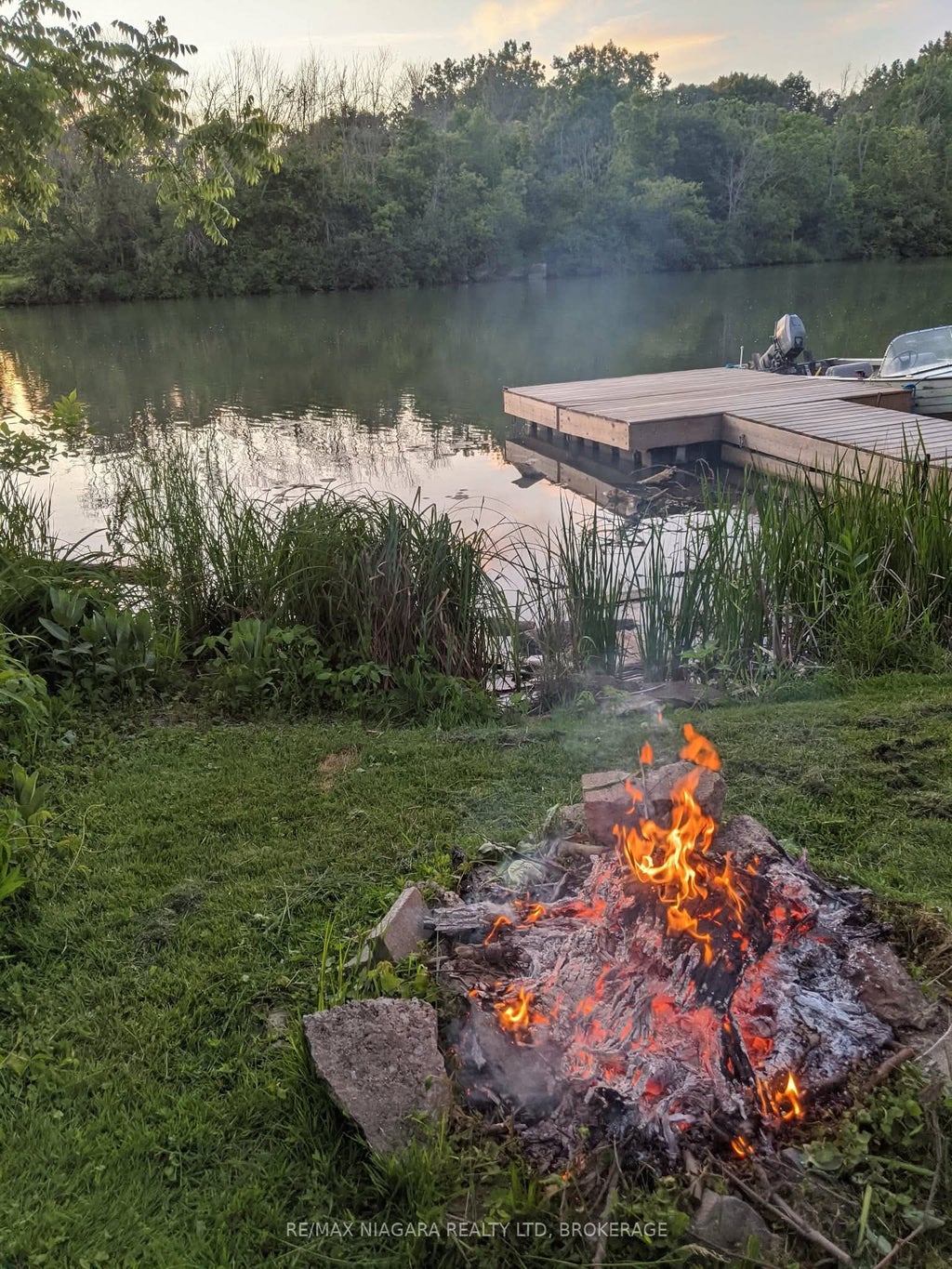 Photo of 70 RIVERSIDE Drive, Welland, ON L3C 5E2 (MLS # X13689316)