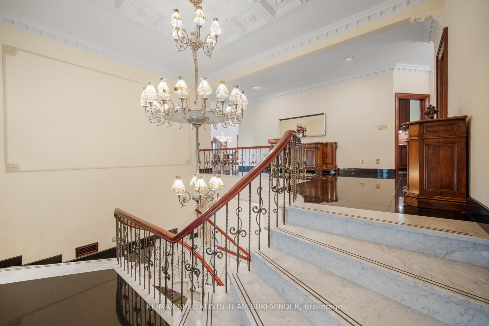 409 Dearbourne Avenue