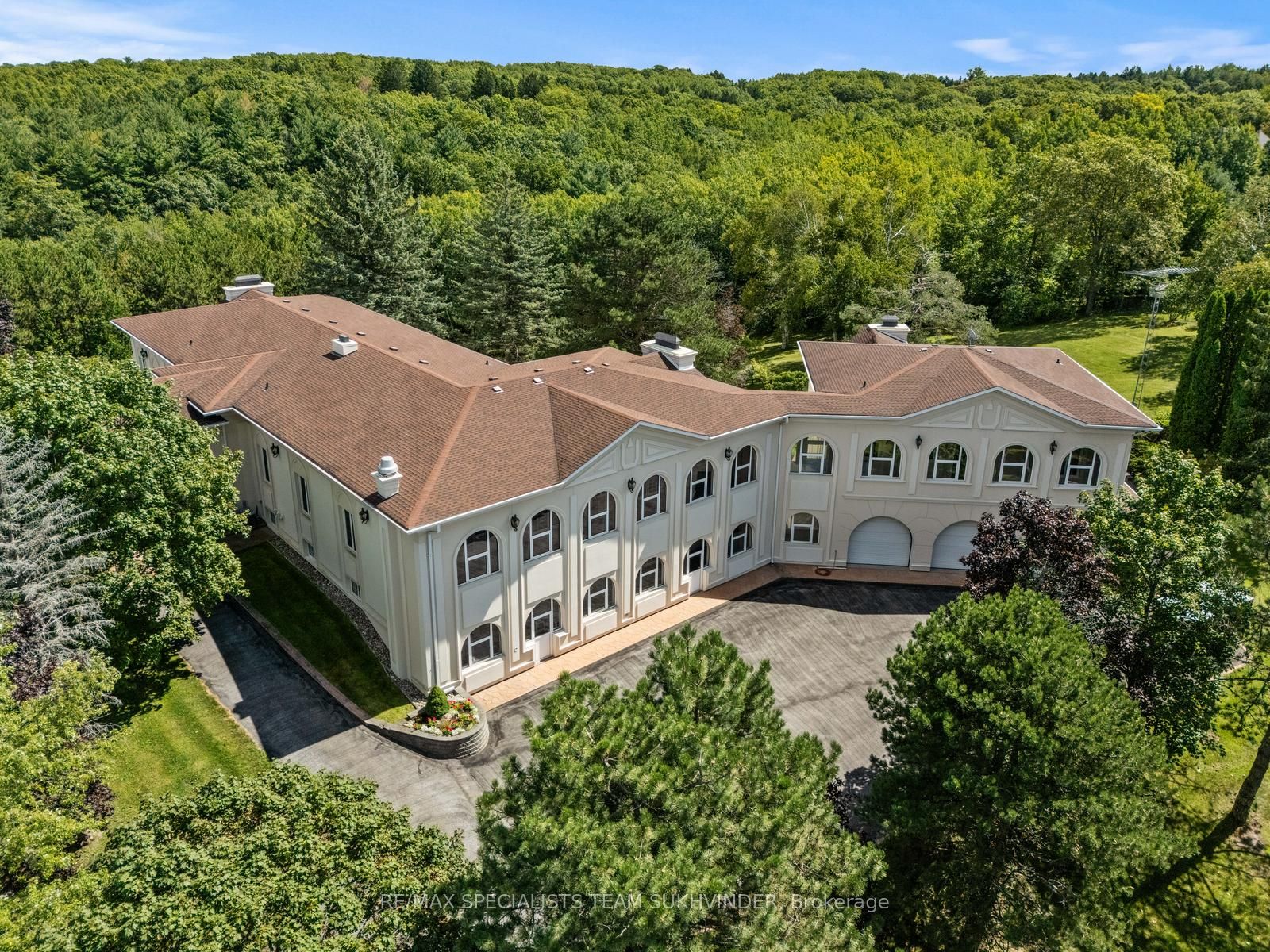 409 Dearbourne Avenue