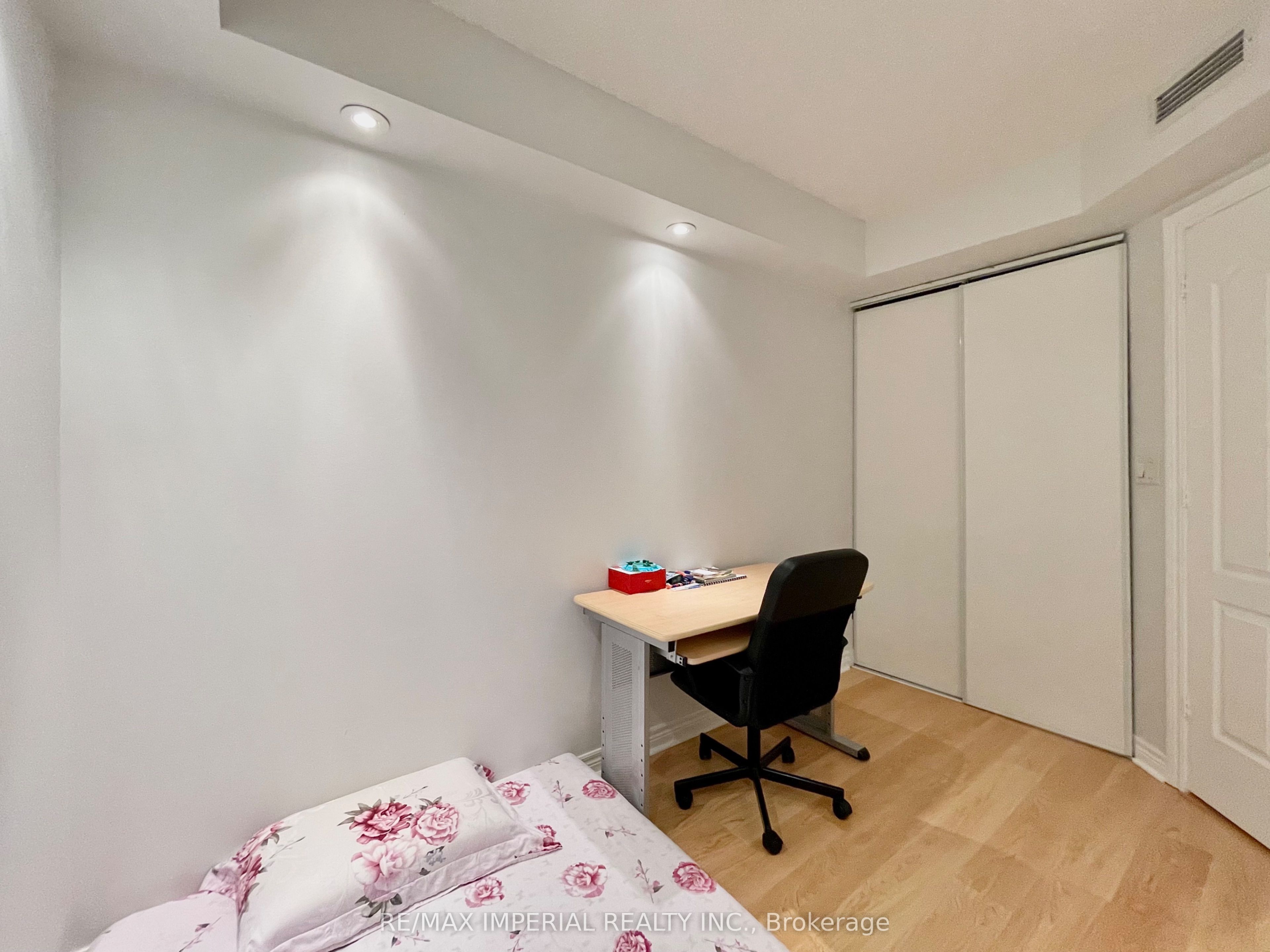 38 WILLIAM CARSON Crescent 223