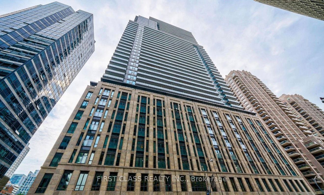 Photo 1 of 14 — 955 Bay Street PH4106, Toronto, ON M5S 2A2