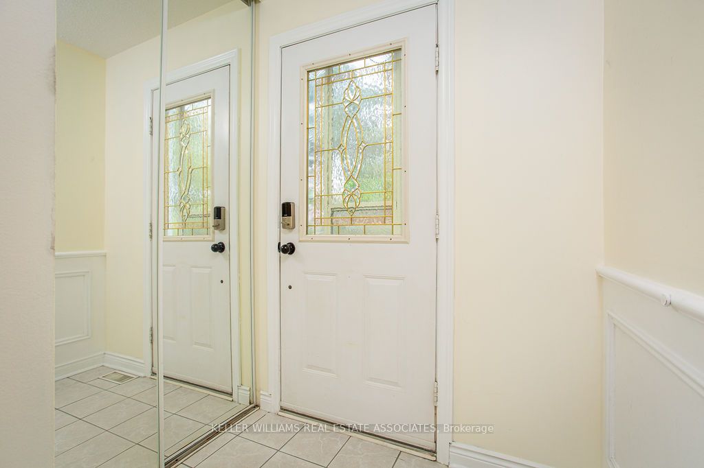 2216 Upper Middle Road 3