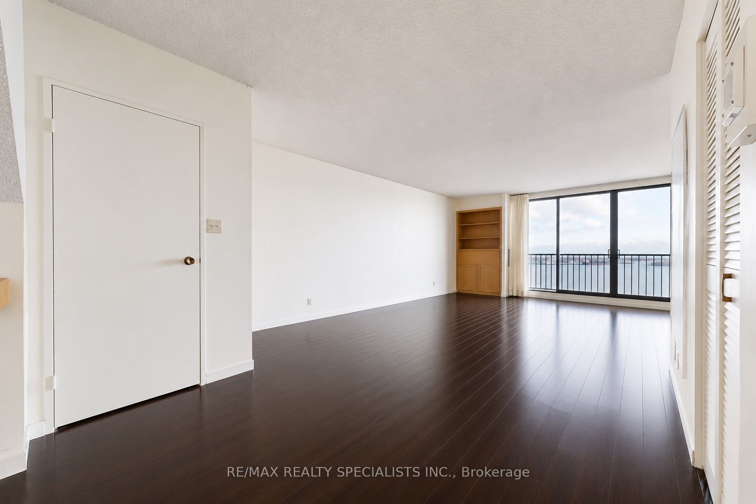33 Harbour Square 1207