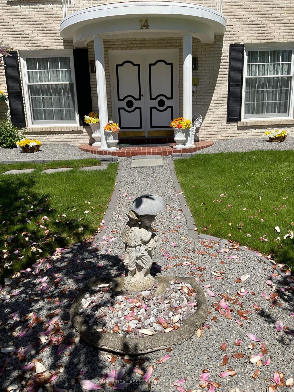 Photo of 14 Robinhood Drive, Hamilton, ON L9H 4G1 (MLS # X13443658)