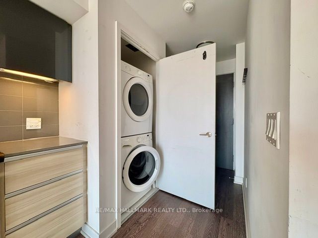 1238 Dundas Street E 709