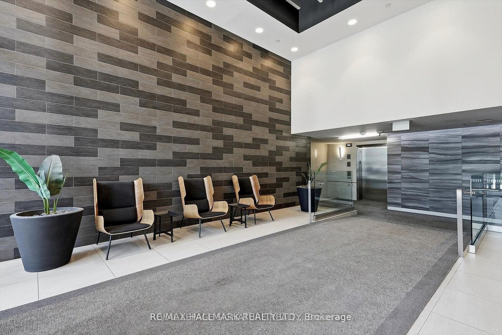 1238 Dundas Street E 709