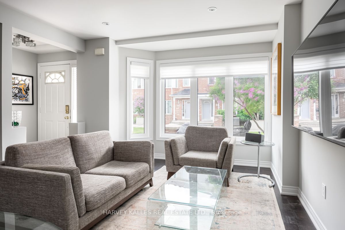 18 Clark Avenue W 64