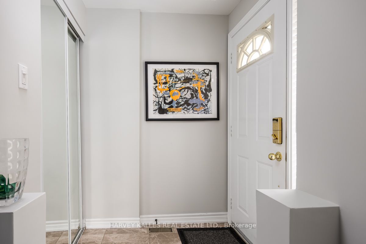 18 Clark Avenue W 64