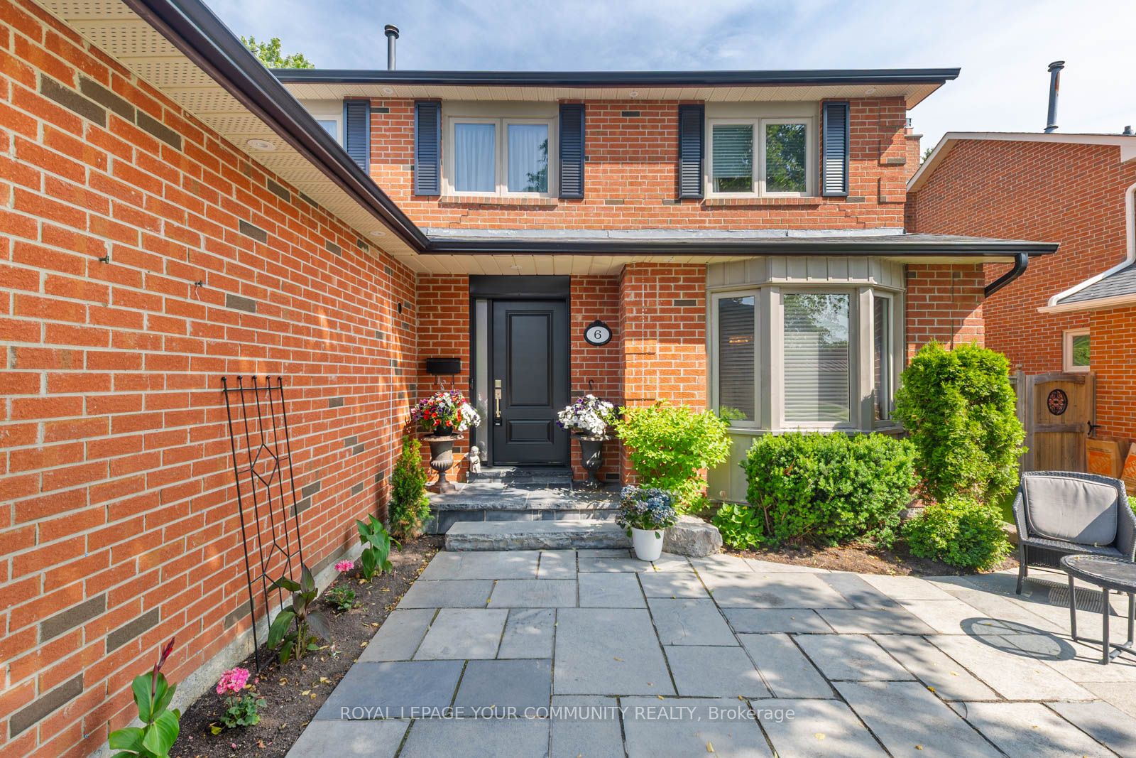 6 Larkin Avenue