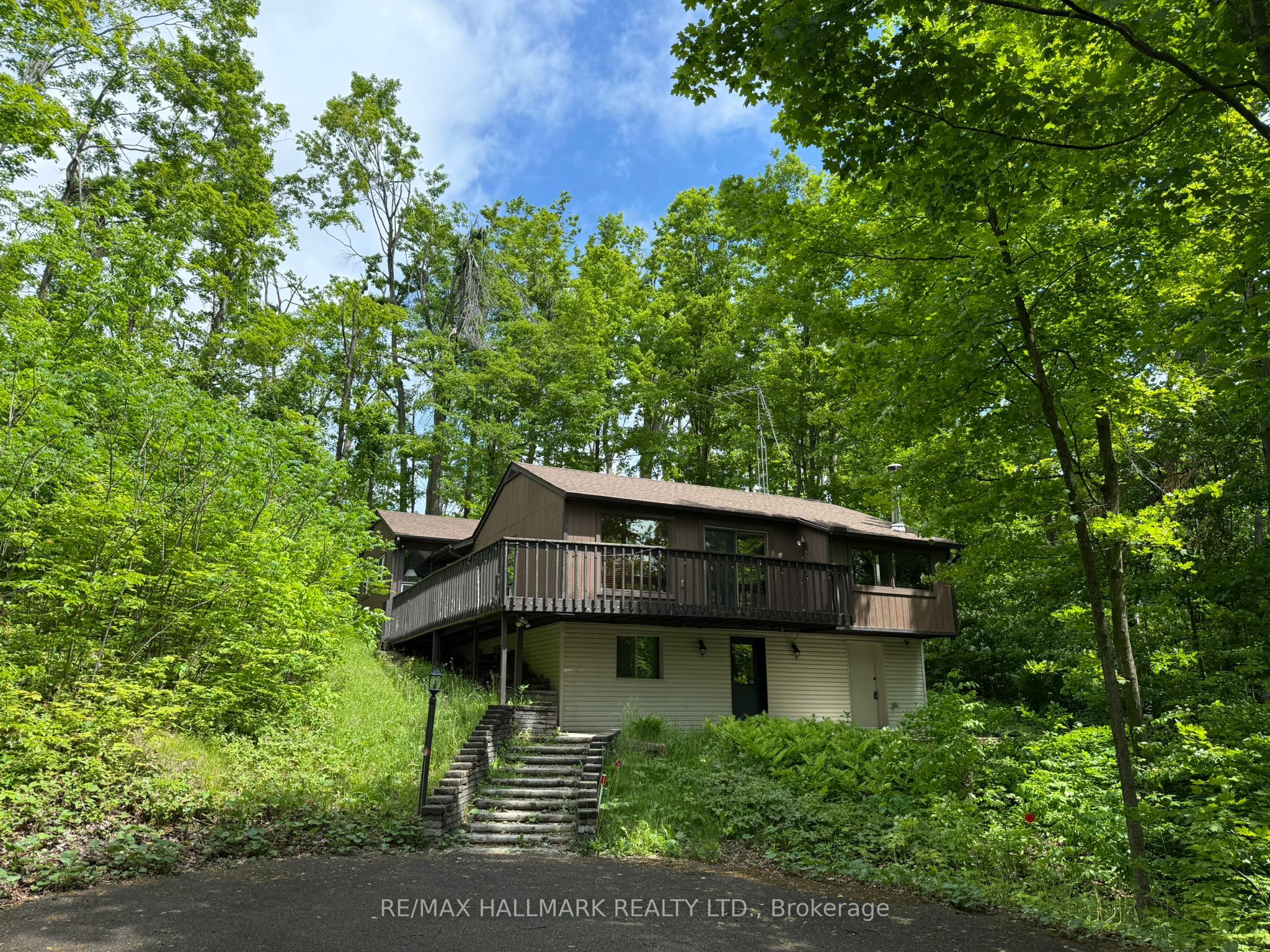 Photo 1 of 24 — 33 Huron Woods Drive, Oro-Medonte, ON L0K 1E0