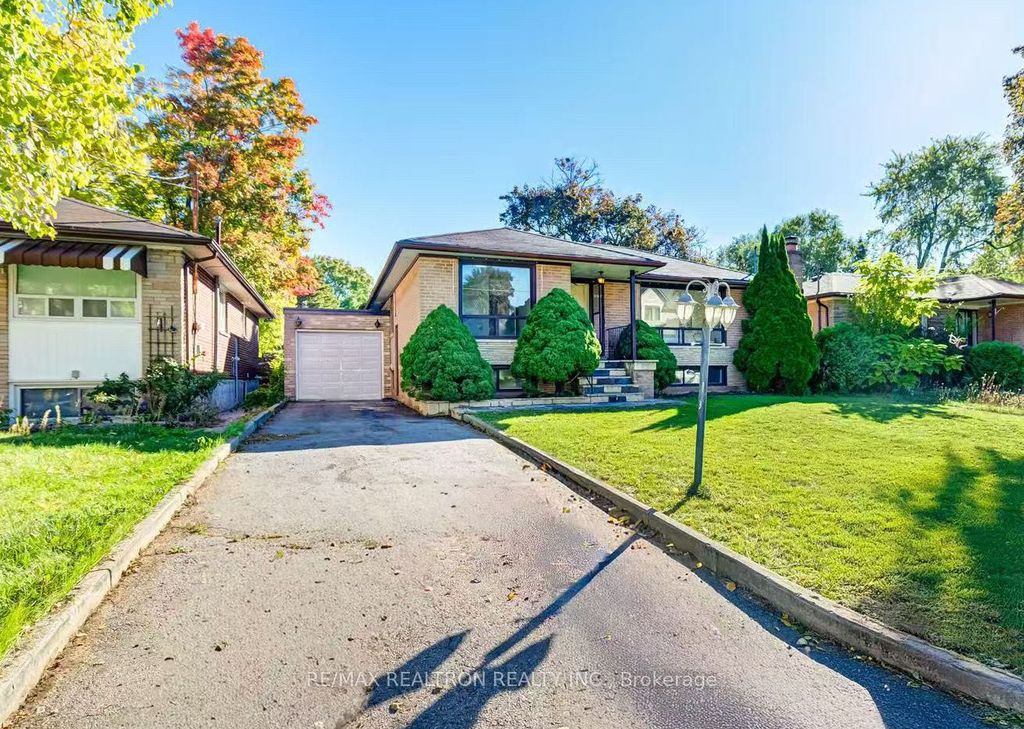 Photo of 31 Sussex Avenue, Richmond Hill, ON L4C 2E5 (MLS # N12432546)