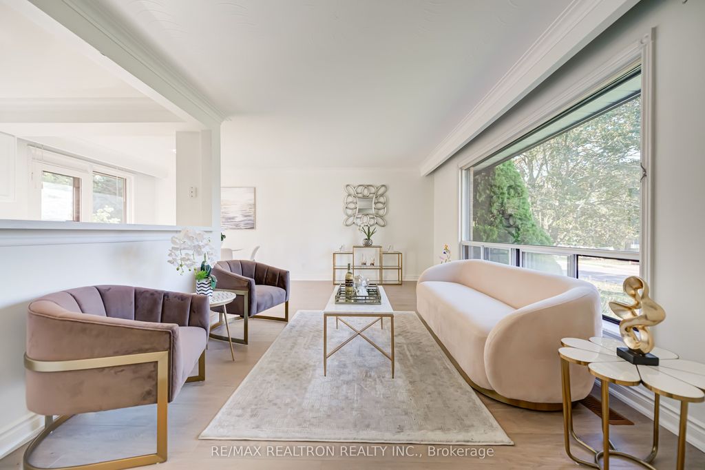 Photo of 31 Sussex Avenue, Richmond Hill, ON L4C 2E5 (MLS # N12432546)